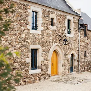 Manoir Du Clos Clin Bed & Breakfast